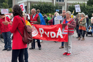 Ruim 400 demonstranten tegen gaswinning in Ternaard